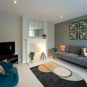  Holiday home Perfectly Located 4 Bed Town House In Sleeps 8 United Kingdom