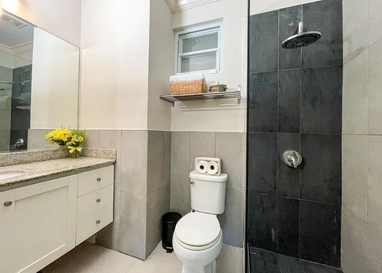 Choose To Be Happy At Ei8Ht! - Super Studios And Penthouse Apartment Kingston