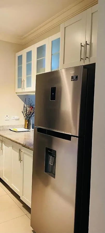 Choose To Be Happy At Ei8Ht! - Super Studios And Penthouse Apartment Kingston