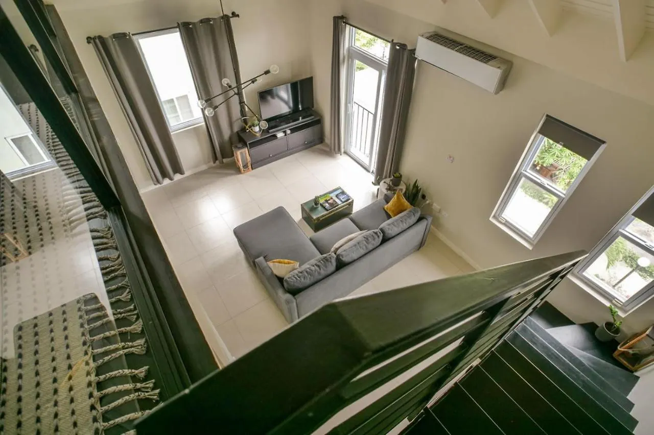 Choose To Be Happy At Ei8Ht! - Super Studios And Penthouse Apartment Kingston