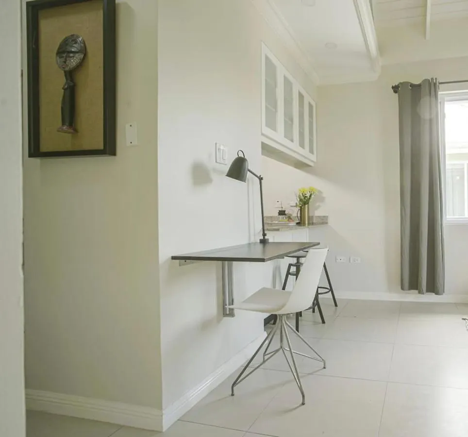 Choose To Be Happy At Ei8Ht! - Super Studios And Penthouse Apartment Kingston