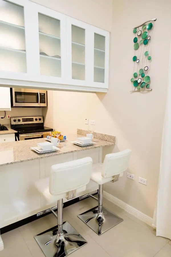 Choose To Be Happy At Ei8Ht! - Super Studios And Penthouse Apartment Kingston