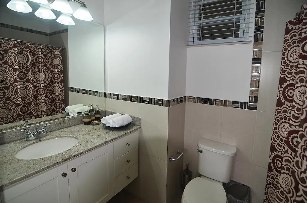 Choose To Be Happy At Ei8Ht! - Super Studios And Penthouse Apartment Kingston